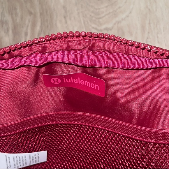 NWT Lululemon 2L Crossbody Belt Bag Rumble Berry Gold Hardware - Picture 5 of 11